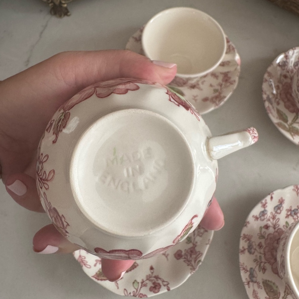 Vintage Johnson Bros. Rose Chintz Tea Cup & Saucer  Made In England Set of 4 - Picture 4 of 9